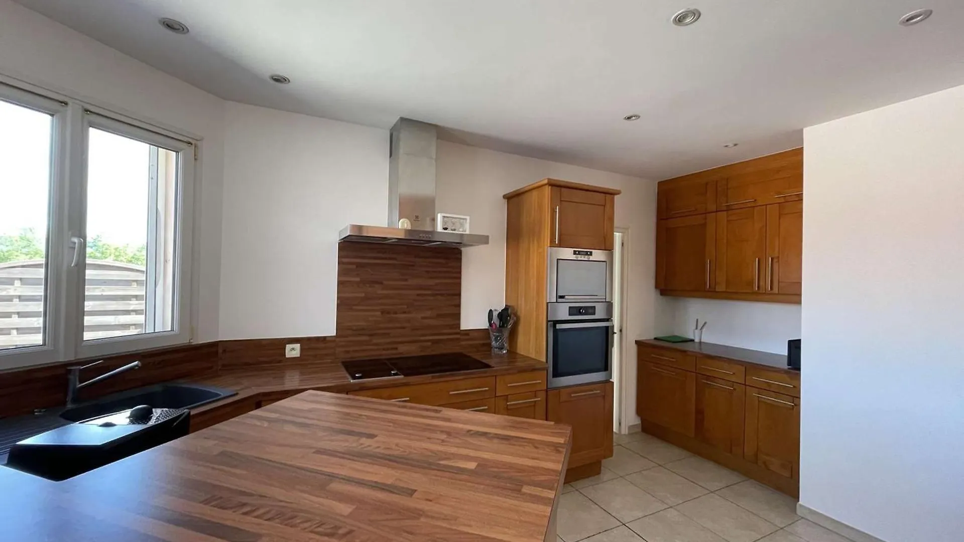 Villa 11 Pers A Vallon-Pont-D'Arc - Piscine Privee, 5 Ch, Jardin, Proche Centre - Fr-1-382-213 0*,  França